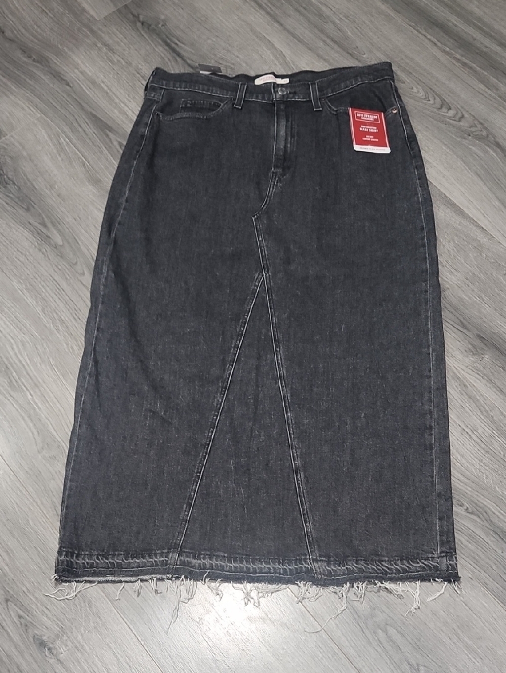 NWT Levi Raw Hem Mid Rise Comfort Stretch Faded Black Denim Maxi Skirt